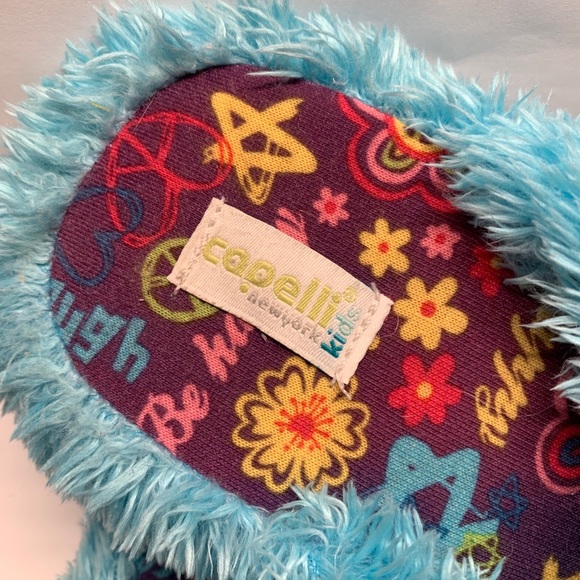 Capelli New York Kids Fuzzy Peace Sign Slippers Girl’s Size 12/13 - Picture 3 of 5